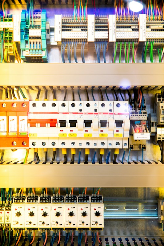 Sanierungen & Elektroinstallationen